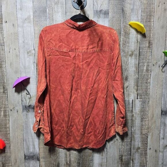 Soft Surroundings Womens Sz M Button Front Shirt Rust Stonewash Tab Sleeve EUC - Picture 2 of 4
